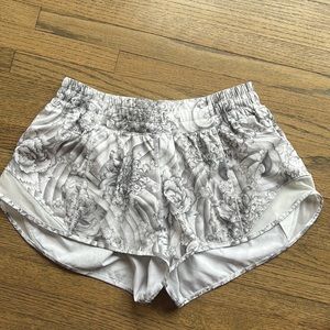 Women’s Hotty Hot Lined Shorts - size 6